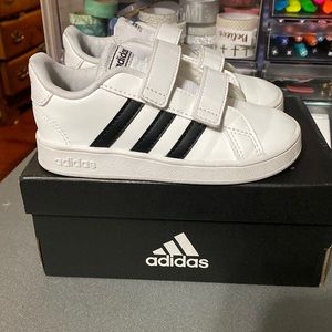 Adidas grand court size 9